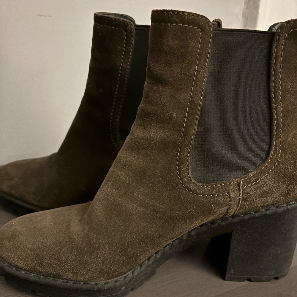 Vince Henderson Suede Leather Heeled Waterproof Chelsea Boots